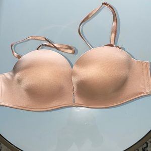 Victoria’s Secret bombshell strapless bra